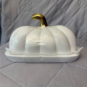 Dolomite Ceramic Pumpkin Butter Dish With Lid Rectangular Glazed
White & Gold